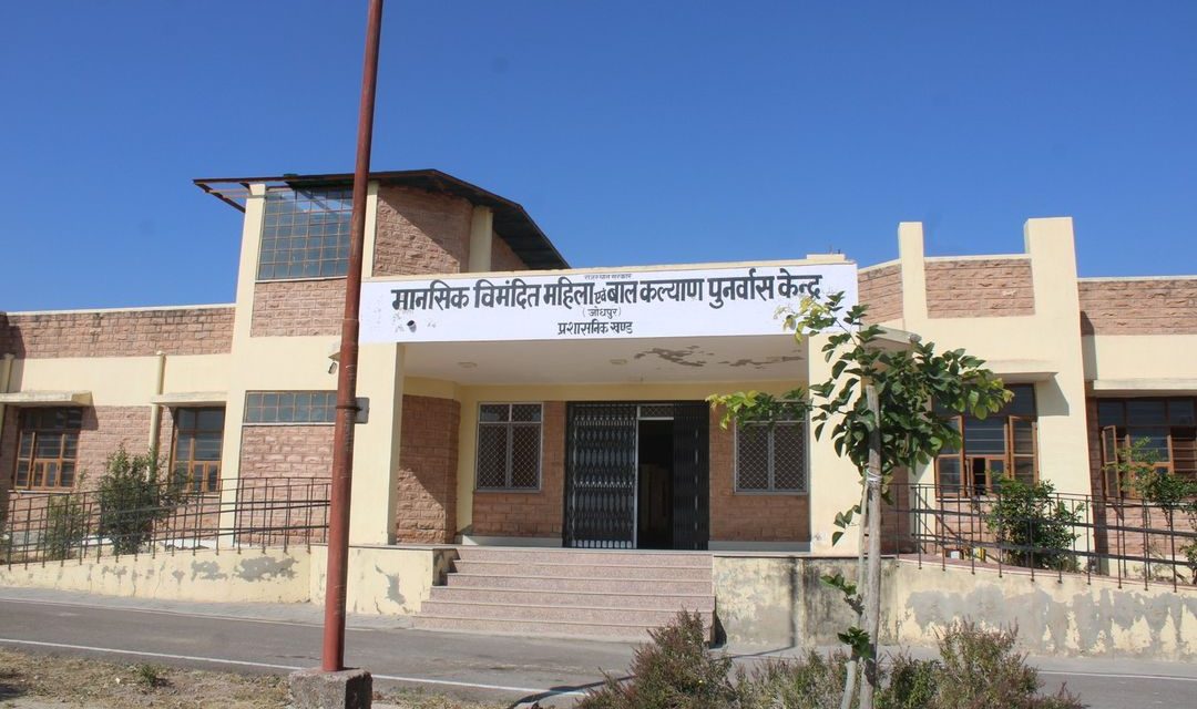 Donation of Kambals and Food at Guru Krupa Mansik Vimandit Gruh, Aanganwa.